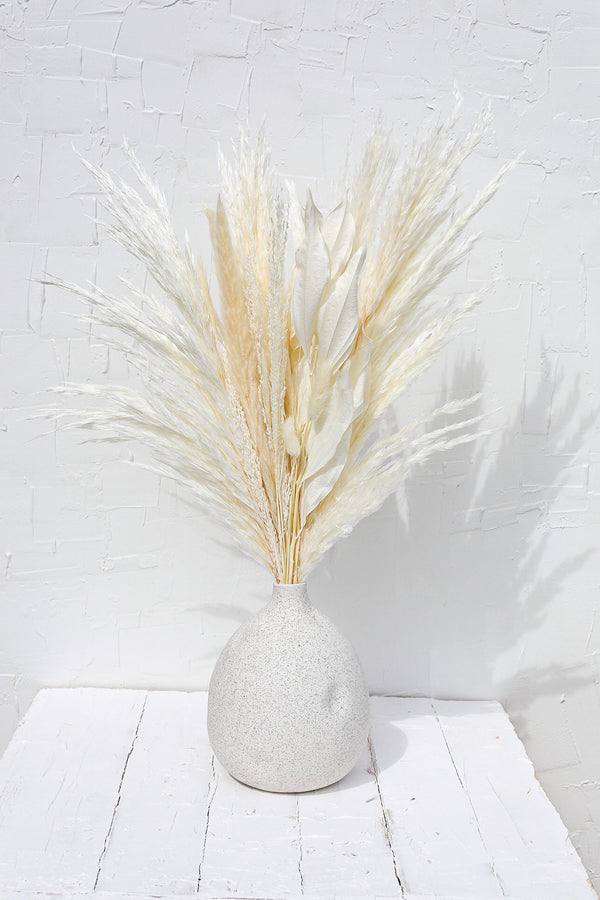 Maui Arrangement White - United States , dried flowers and pampas grass American Company. Bulk and wholesale dried flowers and pampas grass fluffy. Large White Pampas Grass Afloral 