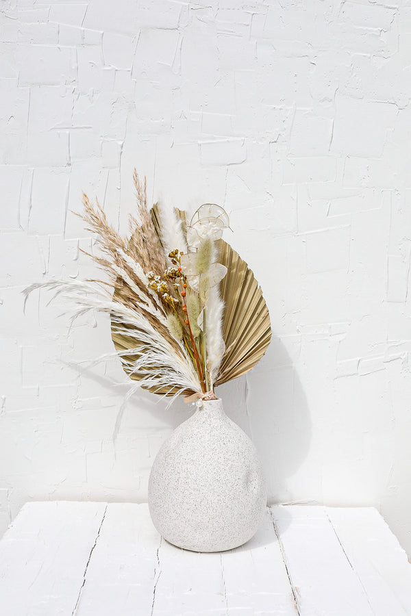Maui Arrangement Dried Flowers Pampas Palm Leave - United States , dried flowers and pampas grass American Company. Bulk and wholesale dried flowers and pampas grass fluffy. Large White Pampas Grass Afloral 