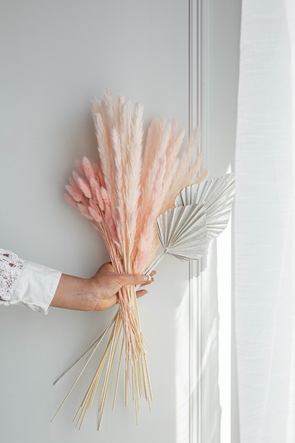 Luxe B Promo Pack Pink + Palm Leave Spears - United States , dried flowers and pampas grass American Company. Bulk and wholesale dried flowers and pampas grass fluffy. Large White Pampas Grass 